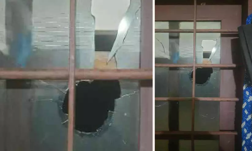 കോട്ടക്കലിൽ വീടിന് നേരെ വെടിവെപ്പ്; ജനൽചില്ല് തകർന്നു