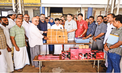 സ്കൂ​ളു​ക​ൾ​ക്കെ​ല്ലാം ഫാ​നും ബെ​ല്ലും