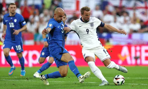 വിരസ സമനിലയിൽ പിടിച്ച് ഇംഗ്ലണ്ടും ഡെന്മാർക്കും പ്രീക്വാർട്ടറിൽ; സെർബിയ പുറത്ത്, സ്ലൊവേനിയക്ക് കാത്തിരിപ്പ്