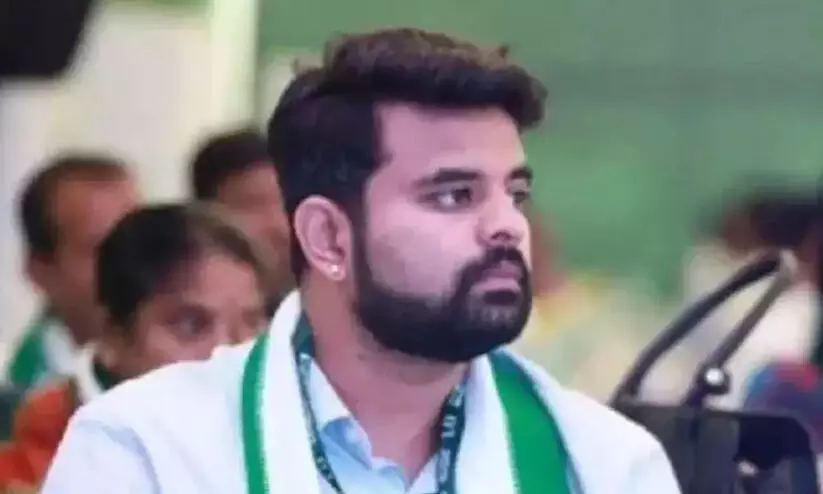 ലൈംഗിക പീഡന കേസിൽ പ്രജ്വൽ രേവണ്ണയുടെ ജാമ്യാപേക്ഷ ബംഗളൂരു കോടതി തള്ളി ലൈംഗിക പീഡന കേസിൽ പ്രജ്വൽ രേവണ്ണയുടെ ജാമ്യാപേക്ഷ ബംഗളൂരു കോടതി തള്ളി