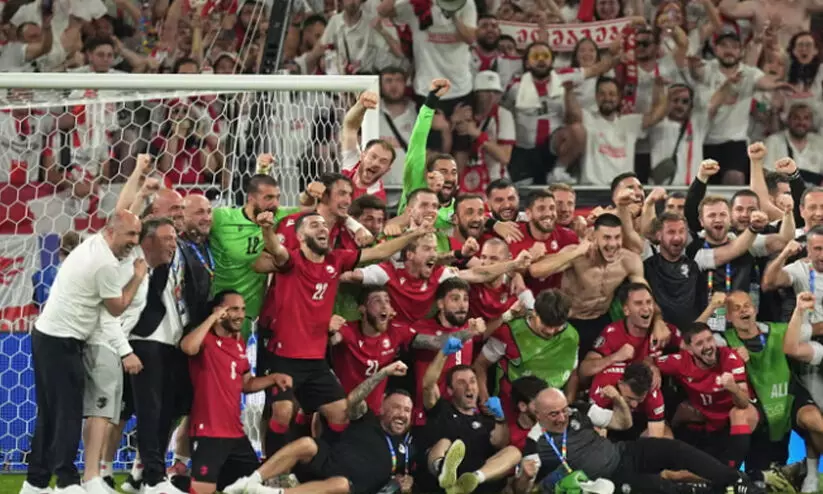 പറങ്കികൾ വീണു, ജോർജിയക്ക് ചരിത്ര ജയം; ചെക്കിനെ തറപറ്റിച്ച് തുർക്കിയയും പ്രീക്വാർട്ടറിൽ പറങ്കികൾ വീണു, ജോർജിയക്ക് ചരിത്ര ജയം; ചെക്കിനെ തറപറ്റിച്ച് തുർക്കിയയും പ്രീക്വാർട്ടറിൽ