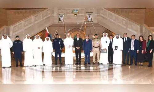 Sheikh Fahad Yousef Saud Al-Sabah with representatives of the Philippines