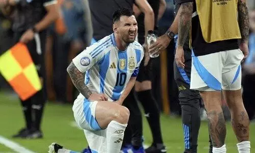 ചിലിക്കെതിരെ കളിച്ചത് പനിയും പരിക്കും വകവെക്കാതെ; പെറുവിനെതിരെ മെസ്സി ഇറങ്ങിയേക്കില്ല ചിലിക്കെതിരെ കളിച്ചത് പനിയും പരിക്കും വകവെക്കാതെ; പെറുവിനെതിരെ മെസ്സി ഇറങ്ങിയേക്കില്ല