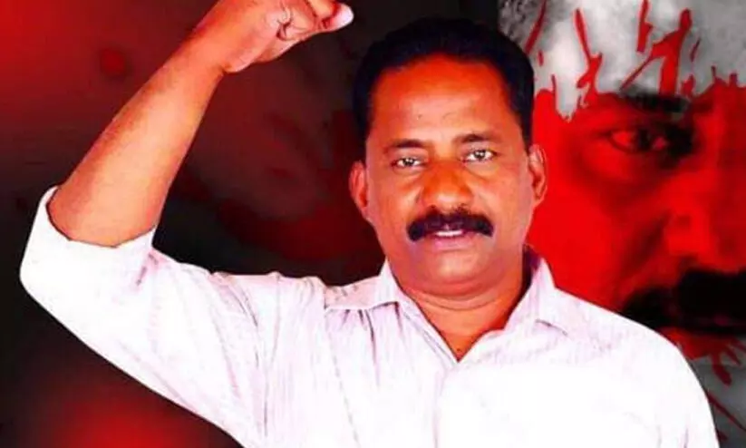 ടി.പി വധക്കേസിലെ പ്രതികൾക്ക് ശിക്ഷായിളവിന് നീക്കം: ജയില്‍ ഉദ്യോഗസ്ഥര്‍ക്ക് സസ്‌പെന്‍ഷന്‍