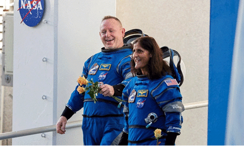 സുനിത വില്യംസും ബു​ച്ച് വി​ൽ​മോ​റും