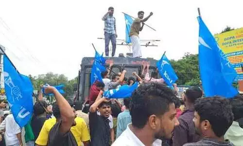 പ്ലസ് വൺ സീറ്റ് പ്രതിസന്ധി: പാലക്കാട്-കോഴിക്കോട് ദേശീയ പാത ഉപരോധിച്ച കെ.എസ്.യു പ്രവർത്തകർ അറസ്റ്റിൽ