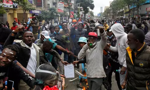 കെനിയയിൽ നികുതി വർധനക്കെതിരായ പ്രക്ഷോഭം വീണ്ടും ശക്തം കെനിയയിൽ നികുതി വർധനക്കെതിരായ പ്രക്ഷോഭം വീണ്ടും ശക്തം