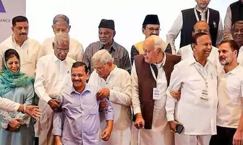 കെജ്രിവാളിനെ കൈവിടില്ല; ഒ​ന്നി​ച്ചി​റ​ങ്ങി തി​രി​ച്ച​ടി​ക്കാ​ൻ ഇ​ൻ​ഡ്യ