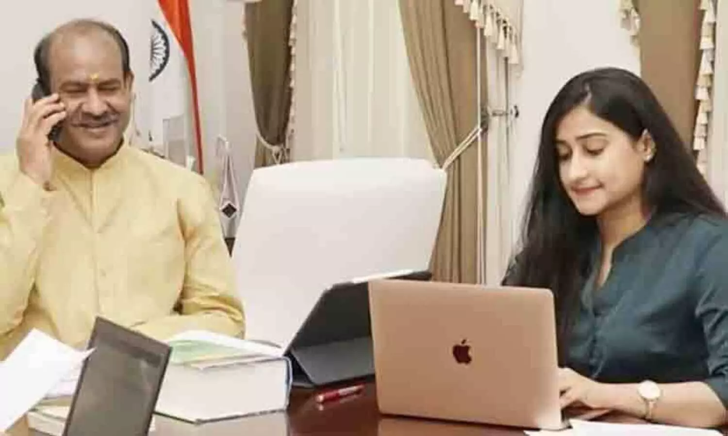 ഓം ബിർളയുടെ ഇളയ മകൾ സിവിൽ സർവീസ് വിജയി; പരീക്ഷയെഴുതാതെ ലഭിച്ച പദവിയെന്ന് വിമർശകർ -സത്യമിതാണ്...