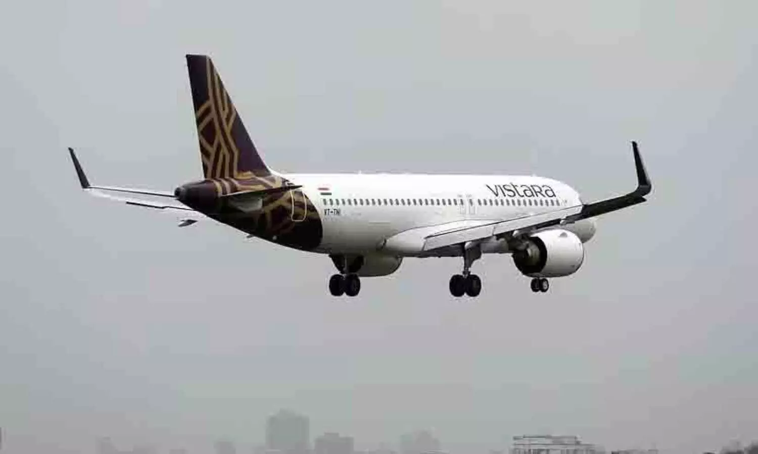 തിരുവനന്തപുരത്ത് നിന്നും മുംബൈയിലേക്ക് പുറപ്പെട്ട വിമാനത്തിൽ ബോംബ് ഭീഷണി