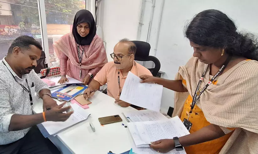 പാറശാലയിലെ വ്യവസായിയുടെ കൊല: സര്ജിക്കല് ഉപകരണങ്ങള് നല്കിയ സ്ഥാപനത്തിനെതിരെ കേസെടുത്തു പാറശാലയിലെ വ്യവസായിയുടെ കൊല: സര്ജിക്കല് ഉപകരണങ്ങള് നല്കിയ സ്ഥാപനത്തിനെതിരെ കേസെടുത്തു