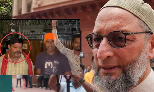 ‘സവർക്കറി​​നെ പോലെ ഭീരുത്വം കാണിക്കാതെ നേരിട്ട് വരൂ...’ -വീട് ആക്രമിച്ച ഗുണ്ടകളോട് ഉവൈസി