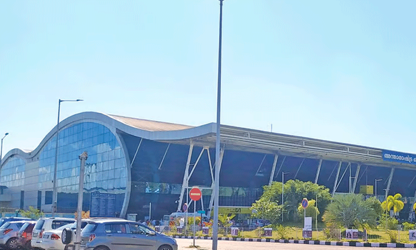 പ്രവാസികളെ പിഴിഞ്ഞിട്ടും മതിയാകുന്നില്ല, യൂസർ ഫീ വർധനയിൽ ശക്തമായ പ്രതിഷേധം പ്രവാസികളെ പിഴിഞ്ഞിട്ടും മതിയാകുന്നില്ല, യൂസർ ഫീ വർധനയിൽ ശക്തമായ പ്രതിഷേധം