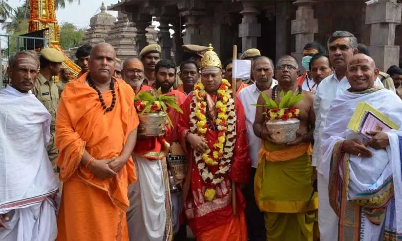 Lingayats should be considered when changing the Chief Minister - Lingayat Swami