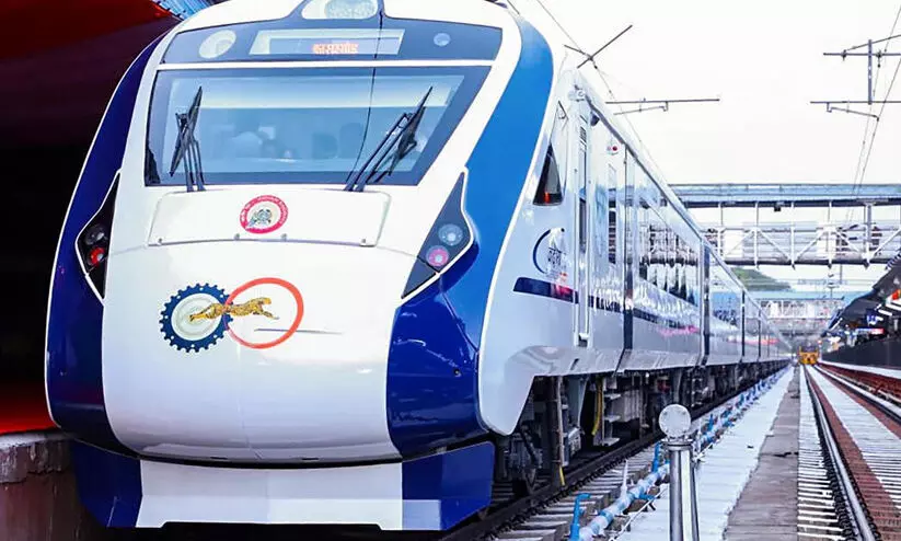 എ​റ​ണാ​കു​ളം വ​ന്ദേ​ഭാ​ര​ത്: ഓ​ൺ​ലൈ​ന്‍ ടി​ക്ക​റ്റ് ബു​ക്കി​ങ് പു​ന​രാ​രം​ഭി​ച്ചു