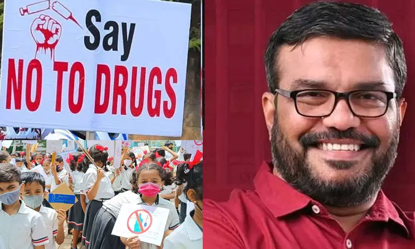 സ്കൂളുകൾ കേന്ദ്രീകരിച്ച് ശക്തമായ നിരീക്ഷണം ഉറപ്പാക്കണമെന്ന് മന്ത്രി എം.ബി. രാജേഷിന്റെ നിർദേശം സ്കൂളുകൾ കേന്ദ്രീകരിച്ച് ശക്തമായ നിരീക്ഷണം ഉറപ്പാക്കണമെന്ന് മന്ത്രി എം.ബി. രാജേഷിന്റെ നിർദേശം