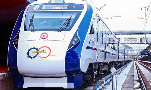 വന്ദേഭാരത് എക്സ്പ്രസിന്റെ ഉദ്ഘാടന യാത്രയിൽ പെൺകുട്ടിയോട് മോശമായി പെരുമാറി ബി.ജെ.പി പ്രവർത്തകർ