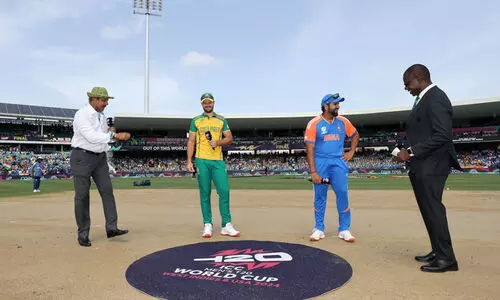 ടോസ് നേടിയ ഇന്ത്യ ബാറ്റിങ് തെരഞ്ഞെടുത്തു; ടീമിൽ മാറ്റങ്ങളില്ല