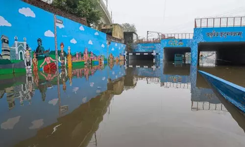 ഡൽഹിയിൽ കനത്ത മഴക്കിടെ നാല് കുട്ടികളുൾപ്പടെ ആറ് പേർ മുങ്ങി മരിച്ചു
