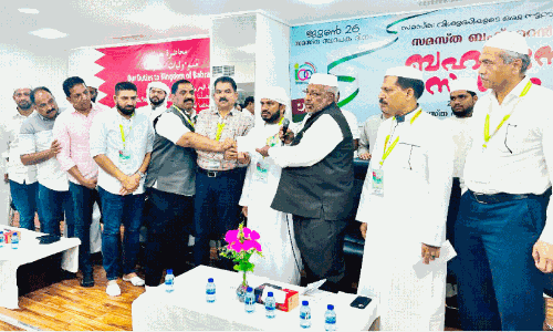 സൂ​ഖ് തീ​പി​ടി​ത്തം; സ​മ​സ്ത സ​ഹാ​യം കൈ​മാ​റി