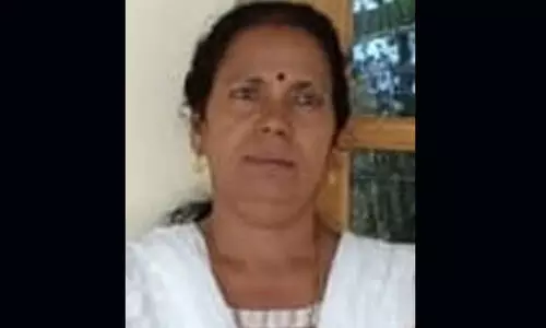 കോഴിക്കൂട്ടിൽ നിന്ന് മുട്ട എടുക്കുന്നതിനിടെ പാമ്പുകടിയേറ്റ് വീട്ടമ്മ മരിച്ചു