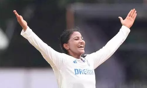 വനിത ടെസ്റ്റ്: ഇന്ത്യ ജയപ്രതീക്ഷയിൽ; ഇന്നിങ്സ് തോൽവി ഒഴിവാക്കാൻ ദക്ഷിണാഫ്രിക്കൻ ശ്രമം വനിത ടെസ്റ്റ്: ഇന്ത്യ ജയപ്രതീക്ഷയിൽ; ഇന്നിങ്സ് തോൽവി ഒഴിവാക്കാൻ ദക്ഷിണാഫ്രിക്കൻ ശ്രമം