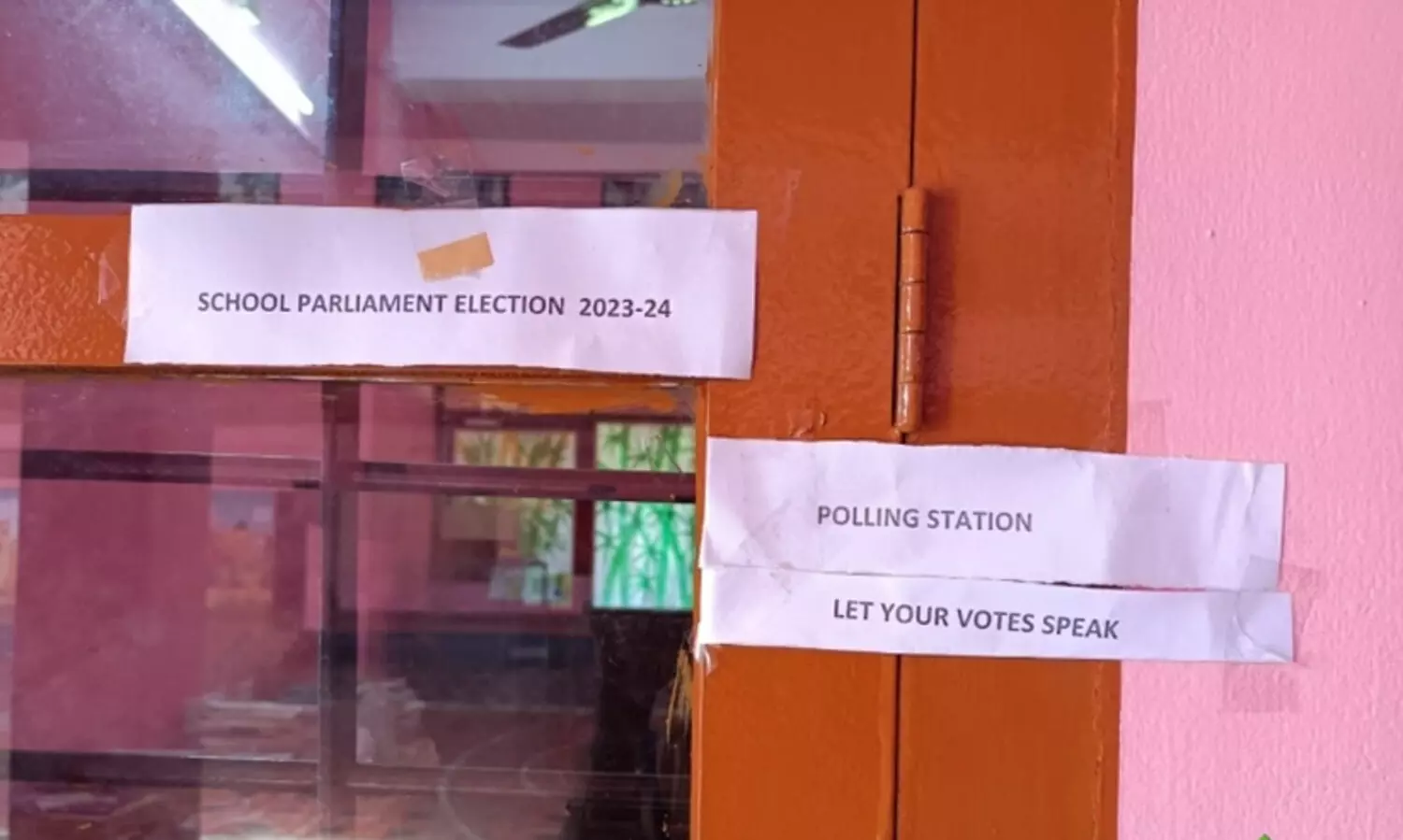 സ്കൂൾ പാർലമെന്‍റ്​ തെരഞ്ഞെടുപ്പിൽ രാഷ്ട്രീയം വേണോയെന്ന്​ സ്കൂളിന്​ തീരുമാനിക്കാം -ഹൈകോടതി