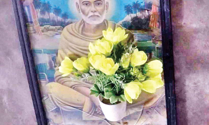 ഗുരുദേവ ചിത്രം നശിപ്പിച്ച നിലയിൽ ഗുരുദേവ ചിത്രം നശിപ്പിച്ച നിലയിൽ