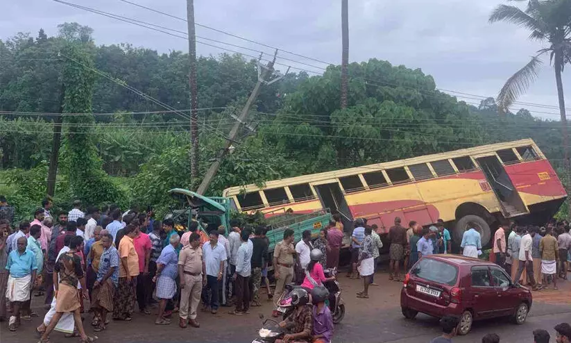 അഞ്ചല്‍ -ആയൂര്‍ പാതയിലെ അപകടം: കെ.എസ്.ആര്‍.ടി.സി ഡ്രൈവർക്കെതിരെ കേസെടുത്തു