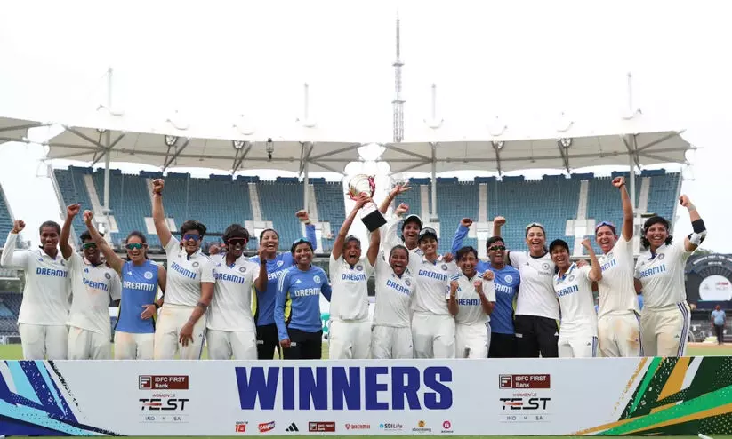 ദക്ഷിണാഫ്രിക്കെക്കെതിരായ ടെസ്റ്റിൽ ഇന്ത്യൻ വനിതകൾക്ക് 10 വിക്കറ്റ് ജയം ദക്ഷിണാഫ്രിക്കെക്കെതിരായ ടെസ്റ്റിൽ ഇന്ത്യൻ വനിതകൾക്ക് 10 വിക്കറ്റ് ജയം