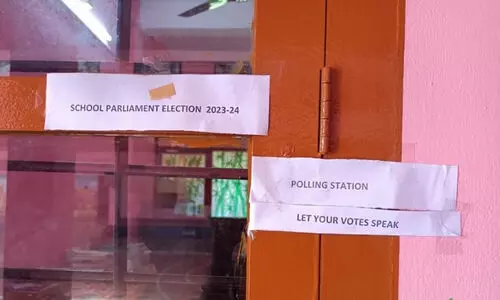 സ്കൂൾ പാർലമെന്‍റ്​ തെരഞ്ഞെടുപ്പിൽ രാഷ്ട്രീയം വേണോയെന്ന്​ സ്കൂളിന്​ തീരുമാനിക്കാം -ഹൈകോടതി