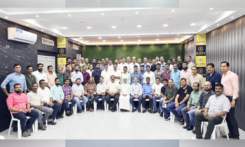 മ​നാ​മ അ​ഗ്നി​ബാ​ധ:  ദു​രി​ത​ബാ​ധി​ത​രെ ചേ​ർ​ത്തു​പി​ടി​ച്ച് സാ​മൂ​ഹി​ക സം​ഘ​ട​ന​ക​ൾ