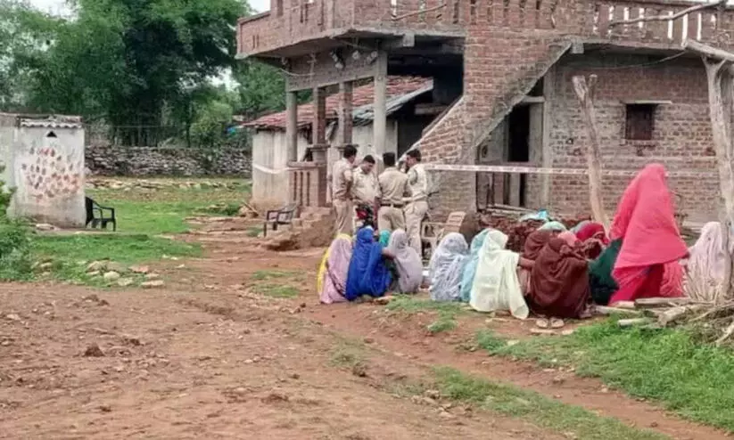ബുരാരി ആത്മഹത്യകൾക്ക് സമാനം; മധ്യപ്രദേശിൽ ഒരു കുടുംബത്തിലെ അഞ്ച് പേർ മരിച്ചനിലയിൽ ബുരാരി ആത്മഹത്യകൾക്ക് സമാനം; മധ്യപ്രദേശിൽ ഒരു കുടുംബത്തിലെ അഞ്ച് പേർ മരിച്ചനിലയിൽ