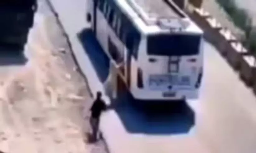 അമർനാഥ് തീർഥാടകർ സഞ്ചരിച്ച ബസിന്റെ ബ്രേക്ക് നഷ്ടമായി; അപകടമൊഴിവായത് തലനാരിഴക്ക് -വിഡിയോ