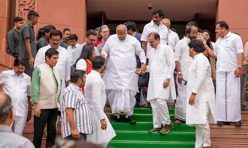 ബി.ജെ.ഡിയും ഒടുവിൽ ഇൻഡ്യ സഖ്യത്തിനൊപ്പം ഇറങ്ങിപ്പോന്നു; എൻ.ഡി​.എയെ പിന്തുണച്ച് വൈ.എസ്.ആർ കോൺഗ്രസ്