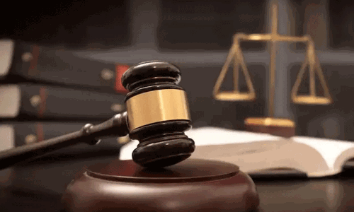 വ്യാ​ജ ടി​ക്ക​റ്റ് വി​റ്റ കേ​സി​ൽ ത​ട​വും പി​ഴ​യും