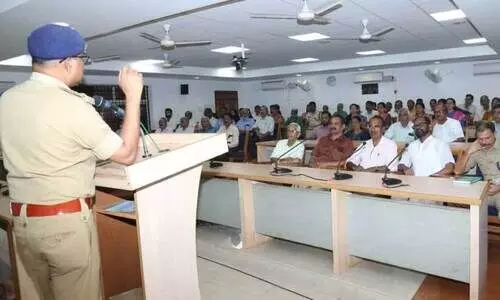 പൗ​ര​ന്മാരെ പു​തി​യ നി​യ​മം പ​ഠി​പ്പി​ക്കാ​ൻ പൊ​ലീ​സ്