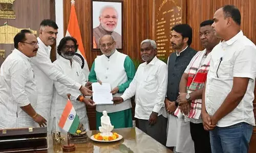 ഹേമന്ത് സോറൻ വീണ്ടും ഝാർഖണ്ഡ് മുഖ്യമന്ത്രിയാകും; ചമ്പായ് സോറൻ രാജിക്കത്ത് നൽകി