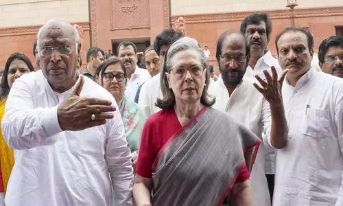 ഏറ്റുമുട്ടലിന്റെ മൂന്നാമൂഴത്തിലേക്ക്; പ്രതിപക്ഷമില്ലാതെ പാർലമെന്റ് സമ്മേളനത്തിന് സമാപനം