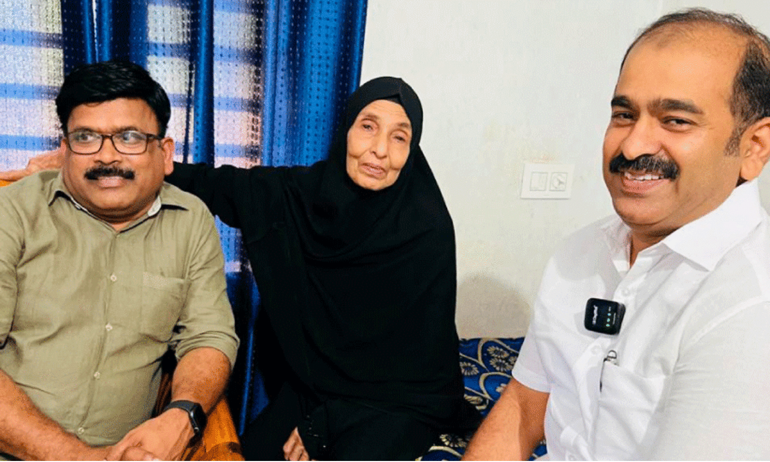 വി​ധി​യു​ടെ ആ​ശ്വാ​സ​ത്തി​ൽ റ​ഹീ​മി​ന്റെ ഉ​മ്മ​യെ സ​ന്ദ​ർ​ശി​ച്ച് സ​ഹാ​യ​സ​മി​തി