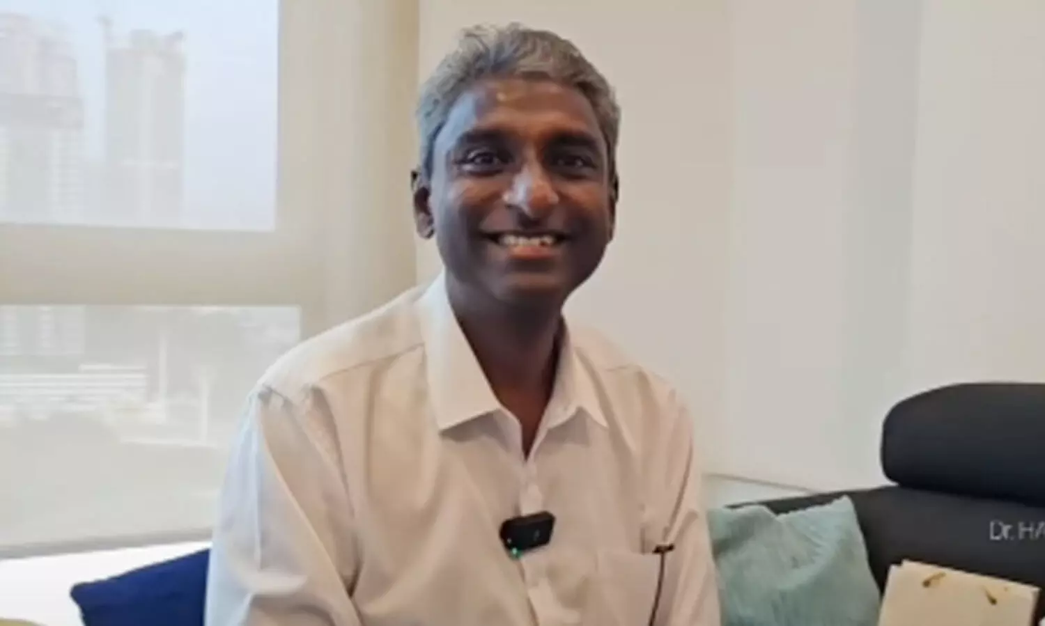 19 വർഷമായി പൊട്ടിപ്പൊളിയാത്ത റോഡ് പണിത ​എൻജിനീയറെ തേടിപ്പിടിച്ച് വ്ളോഗർ