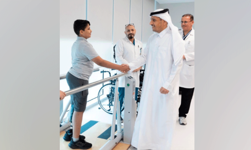PM visits Palestinians undergoing treatment in Qatar