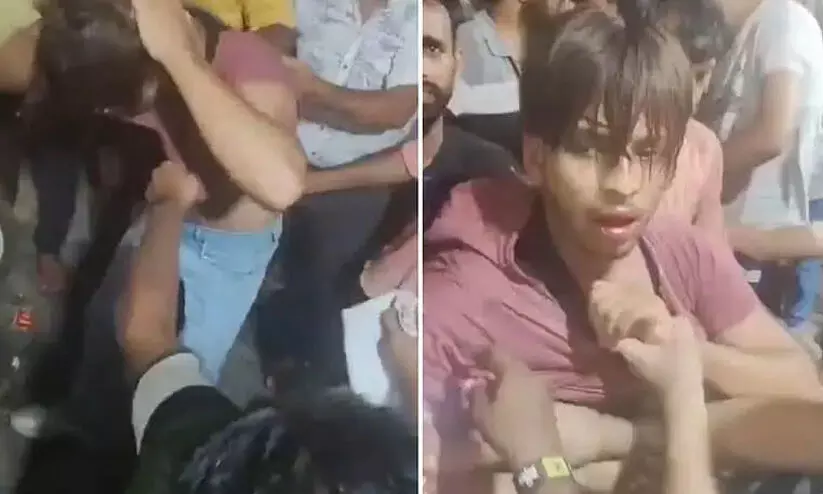 യു.പിയിൽ മുസ്ലിം യുവാക്കളെ ക്രൂരമായി മർദിച്ച് ആൾക്കൂട്ടം; മർദനമേറ്റവർക്കെതിരെ കേസെടുത്ത് പൊലീസ് യു.പിയിൽ മുസ്ലിം യുവാക്കളെ ക്രൂരമായി മർദിച്ച് ആൾക്കൂട്ടം; മർദനമേറ്റവർക്കെതിരെ കേസെടുത്ത് പൊലീസ്