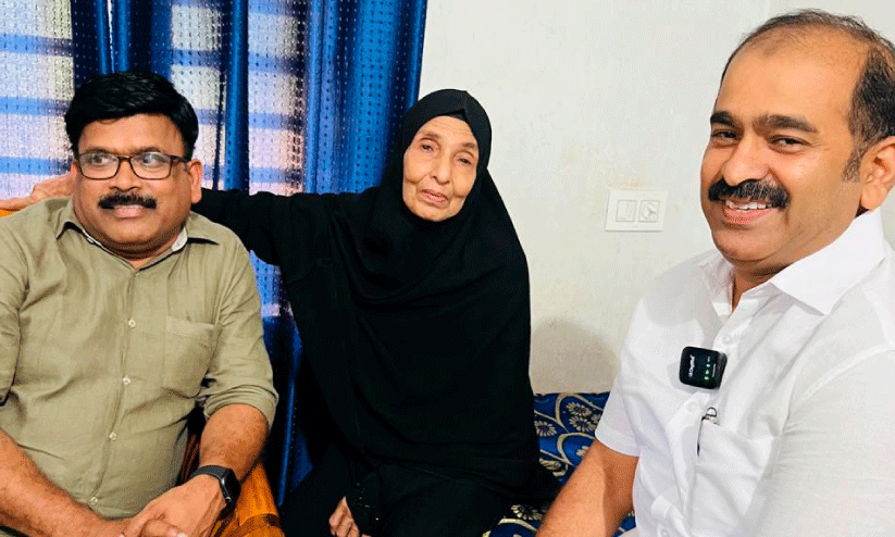 വിധിയുടെ ആശ്വാസത്തിൽ റഹീമിന്റെ ഉമ്മയെ സന്ദർശിച്ച് സഹായസമിതി വിധിയുടെ ആശ്വാസത്തിൽ റഹീമിന്റെ ഉമ്മയെ സന്ദർശിച്ച് സഹായസമിതി