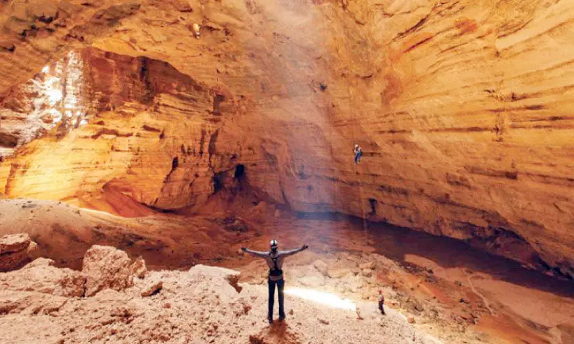 സാഹസിക വിനോദസഞ്ചാരത്തിനൊരുങ്ങി ഖുറിയാത്തിലെ മജ്ലിസ് അൽ ജിൻ ഗുഹ സാഹസിക വിനോദസഞ്ചാരത്തിനൊരുങ്ങി ഖുറിയാത്തിലെ മജ്ലിസ് അൽ ജിൻ ഗുഹ