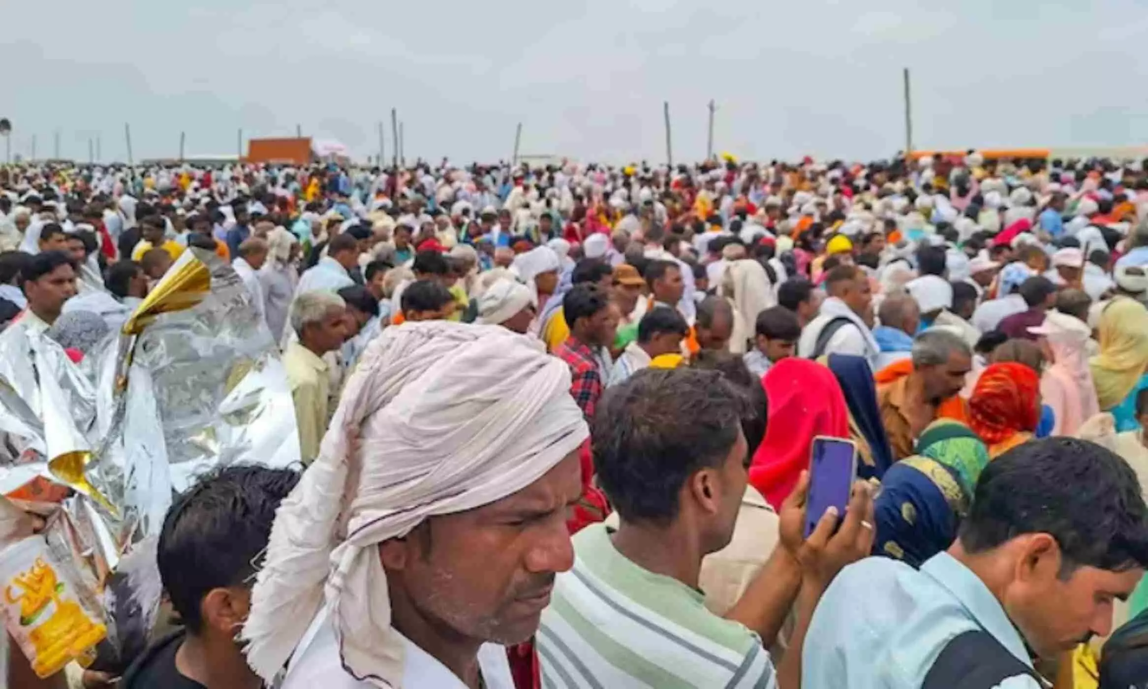 ഹാഥറസ് ദുരന്തം: പ്രാർഥന ചടങ്ങ് സംഘാടക സമിതിയിലെ ആറ് പേർ അറസ്റ്റിൽ ഹാഥറസ് ദുരന്തം: പ്രാർഥന ചടങ്ങ് സംഘാടക സമിതിയിലെ ആറ് പേർ അറസ്റ്റിൽ