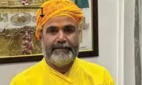 കാവിക്ക് പകരം മഞ്ഞനിറം; രാമക്ഷേത്ര പൂജാരിമാരുടെ വസ്ത്രത്തിൽ മാറ്റം, മൊബൈൽ ഉപയോഗത്തിനും വിലക്ക്