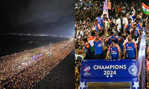 ആഘോഷ നീലിമയിൽ മുംബൈ നഗരം..!; ആവേശം അലതല്ലി ലോകജേതാക്കളുടെ റോഡ് ഷോ  -വിഡിയോ