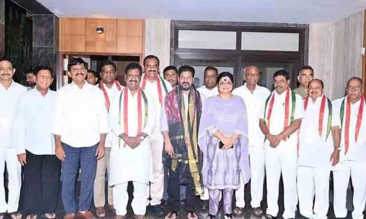 ബി.ആർ.എസിന് കനത്ത തിരിച്ചടി; ആറ് എം.എൽ.സിമാർ കോൺഗ്രസിൽ ചേർന്നു