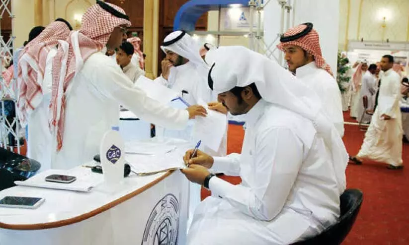 പുതിയ സോ​ഷ്യ​ൽ ഇ​ൻ​ഷു​റ​ൻ​സ് നി​യ​മം; ജീ​വ​ന​ക്കാ​രു​ടെ വി​ര​മി​ക്ക​ൽ പ്രാ​യം കൂ​ട്ടു​ന്നു